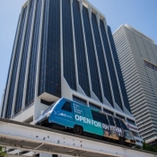 01Miami003